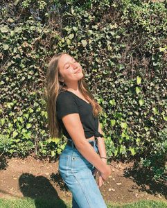 poses para fotos de mujer en casa