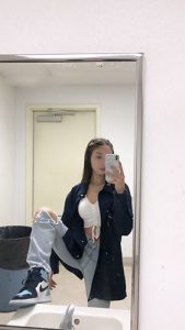 ejemplo foto en el espejo mujer