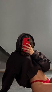 pose foto mujer sexi frente al espejo