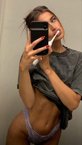 pose foto sexi espejo mujer