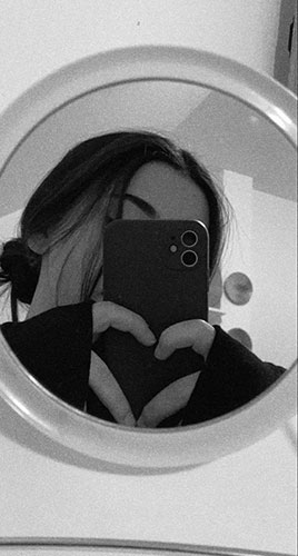foto pose mujer espejo selfie sin mostrar rostro facil